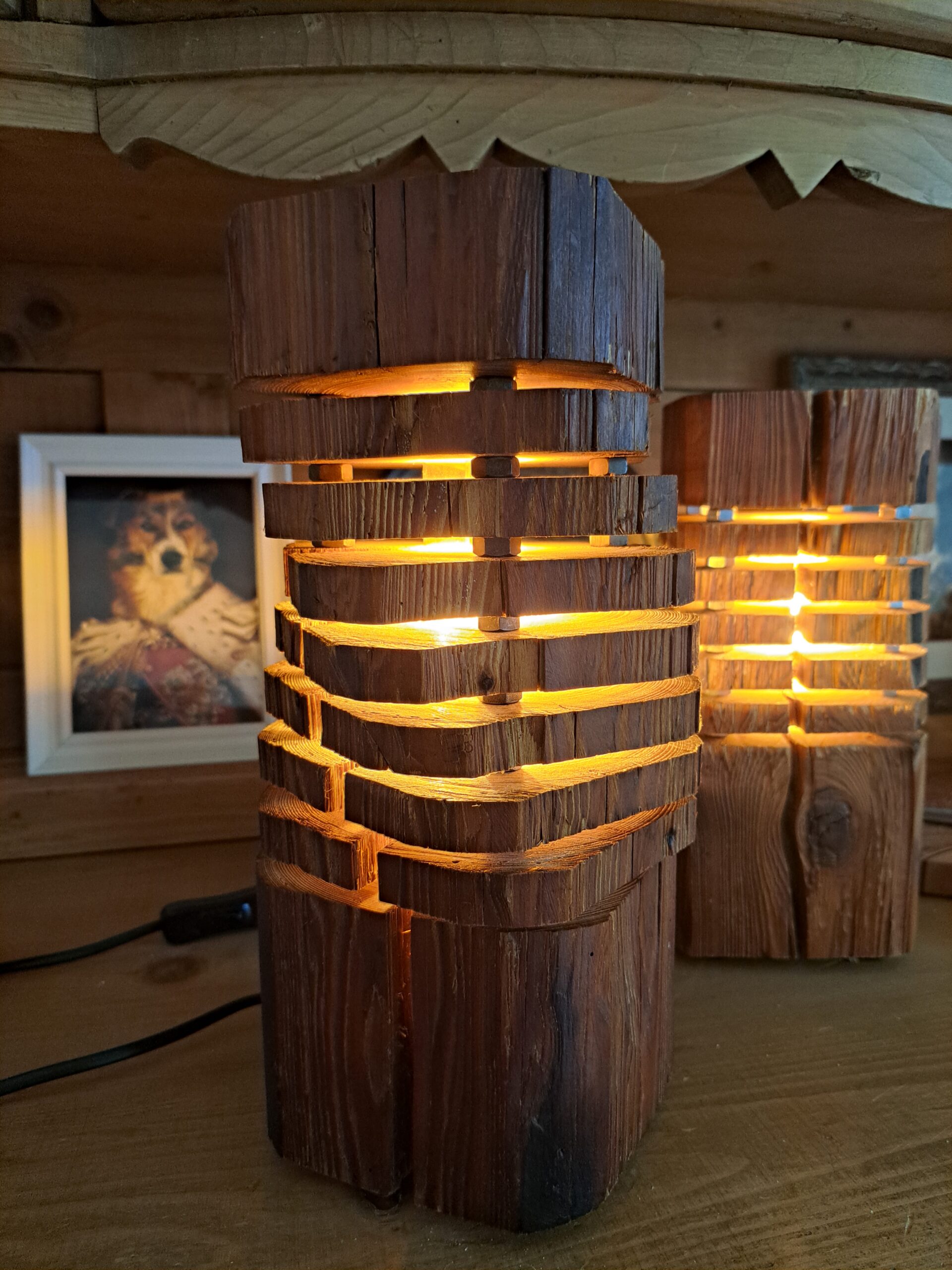 Altholz-Balken „Etagen-Leuchte“ verdreht #Exemplar_A